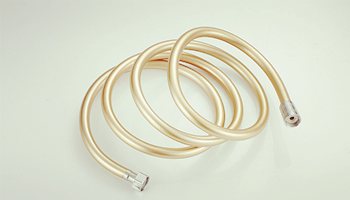 買的PVC淋浴軟管很硬，怎么處理好？