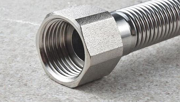 使用金屬防爆淋浴管，讓淋浴更安全！ 圖1