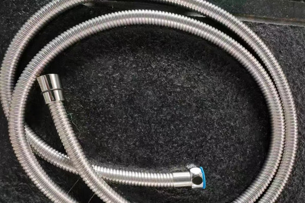 不銹鋼淋浴管實(shí)拍照片2